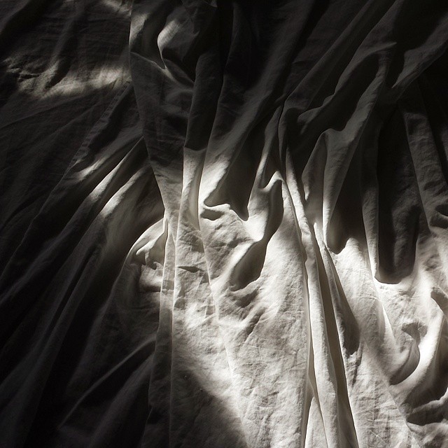 #white #sheets #cotton #folds #texture #sunlight #bed #shadowed #picoftheday #monsterunderthebed