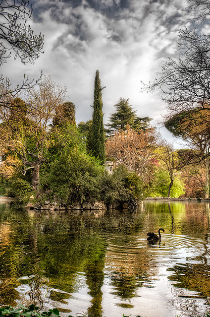 Lake – Lago del Jardin del Capricho, Madrid (Spain), HDR