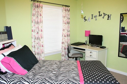 Cheerful Teen Bedroom Furniture Sets for Sleeping Comfortably