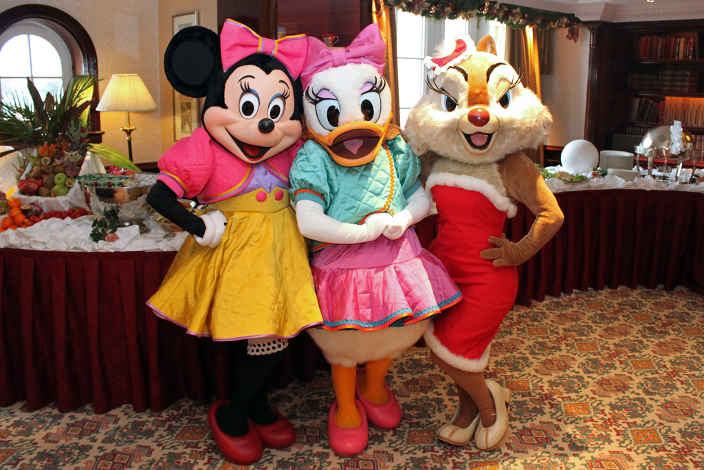 Meeting Minnie, Daisy and Clarice by Disney Dan. 