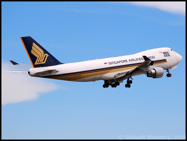Singapore Airlines Cargo Boeing 747-400 F (9V-SFQ) take off