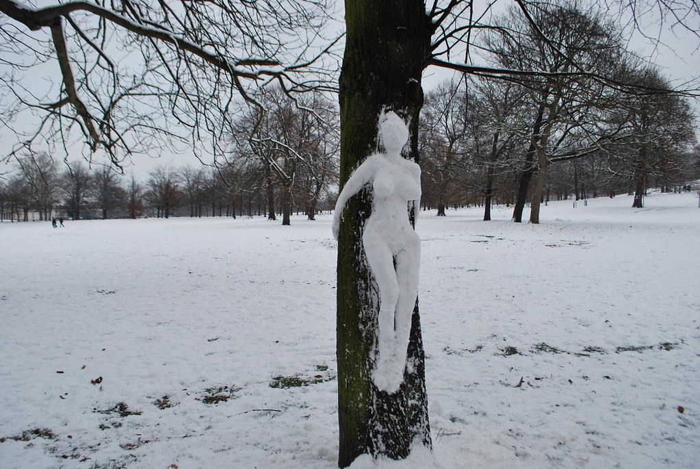 Nudes in snow