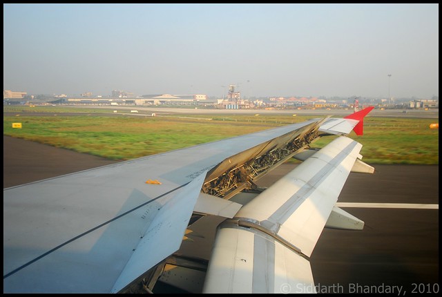 Kingfisher A320 (VT-KFB) landing at Mumbai