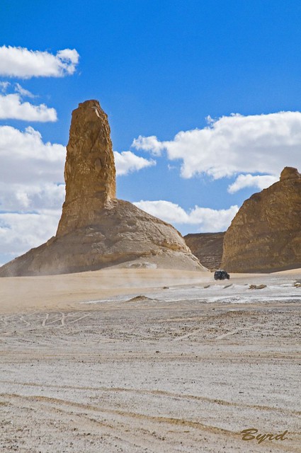 The Chisel (al-Quabur)- one of the larger pinnacles of the White Desert