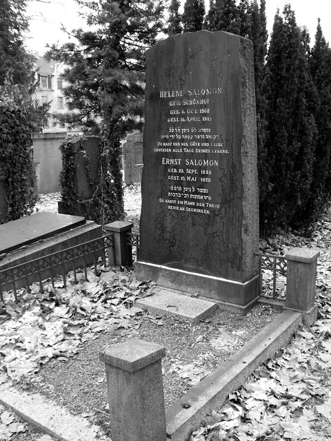 Grave of Ernst Salomon (1852-1928) and his Wife Helene Schönhof (1862-1912)