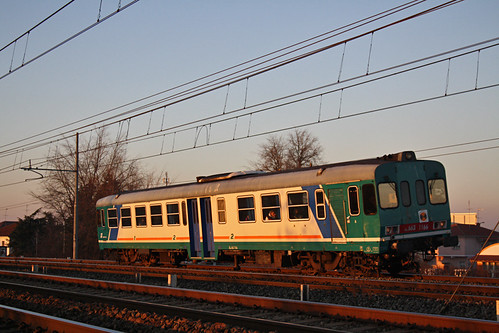 ALn663.1166 by Maurizio Zanella, In avvicinamento alla stazione di Alessandria, proveniente da Mortara, nella calda luce del sole al 