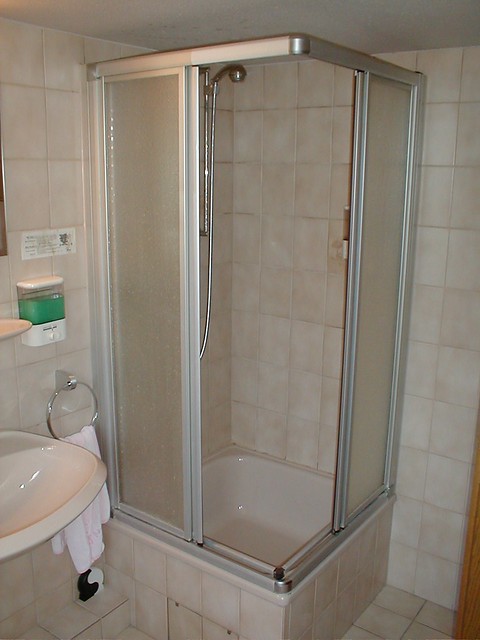 ratingen-hotel-bathroom-2