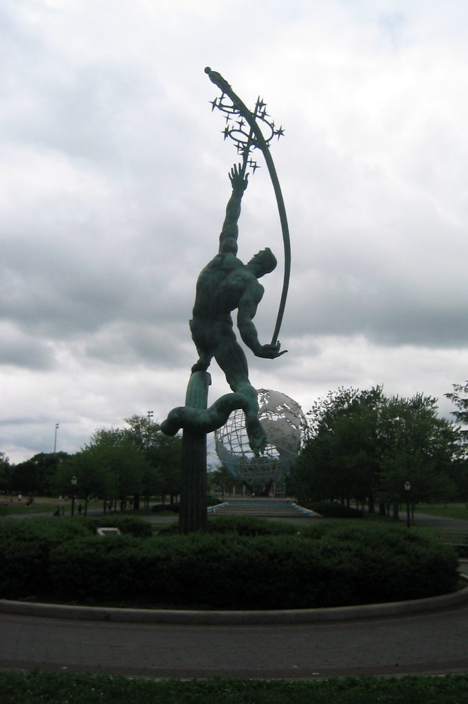 Queens - Flushing: Flushing Meadows-Corona Park - Rocket Thrower and Unisphere