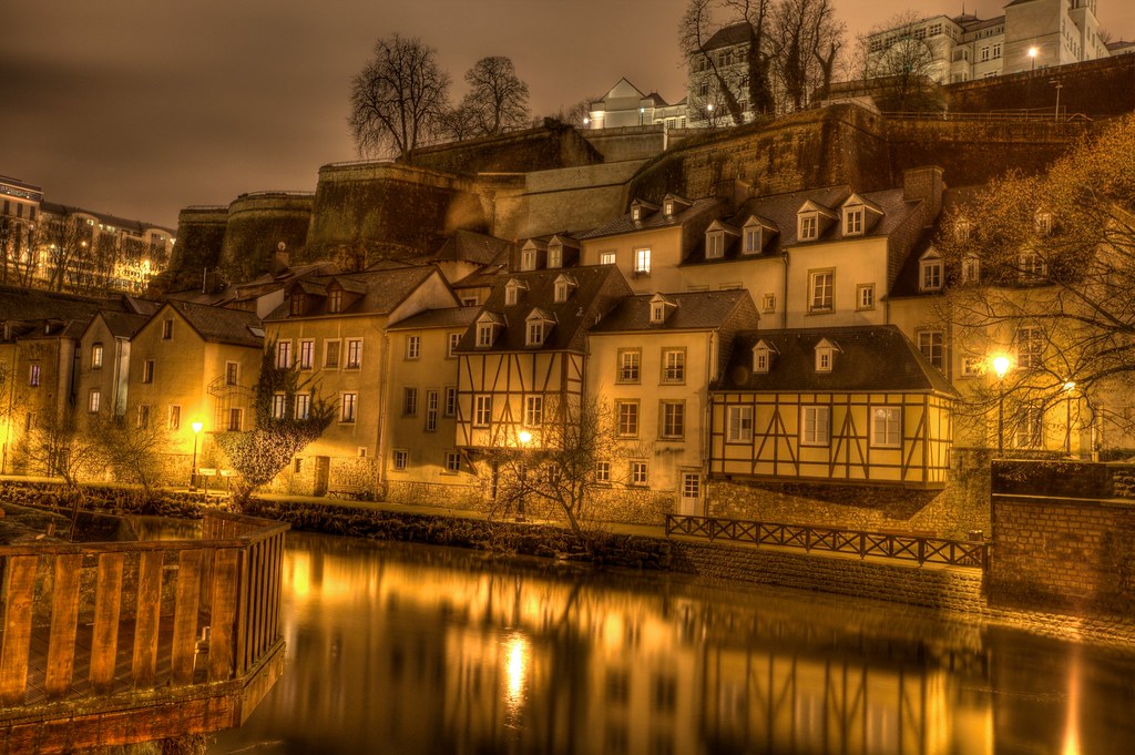 Luxembourg_by_night