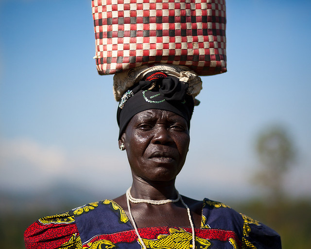 Congolese woman in the way to the market  - DR CONGO -