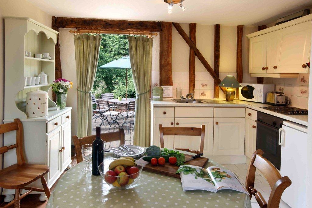Kitchen - lavenham | www.gladwinsfarm.co.uk/cottages.asp | Affinity ...