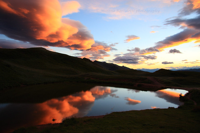 Dolomites: sunset on the lake