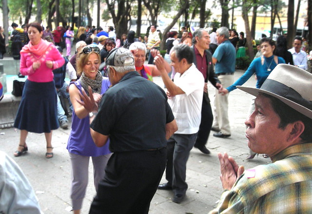 Baile en plaza de la Ciudadela (pachuco)