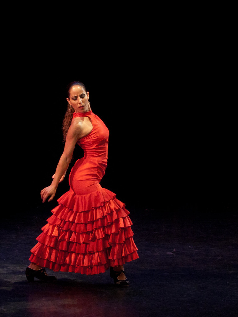 Испанский народный танец 6. Дуэнде фламенко. Фламенко танец. Испанский народный танец. Болеро костюм испанский танец.