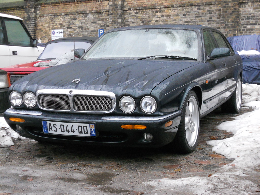 Jaguar XJ8 X308, en.wikipedia.org/wiki/Jaguar_XJ#X308_.2819…