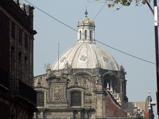 Vista de la Plaza e Iglesia de Santo Domingo desde la calle de Donceles, Ciudad de México (2010)