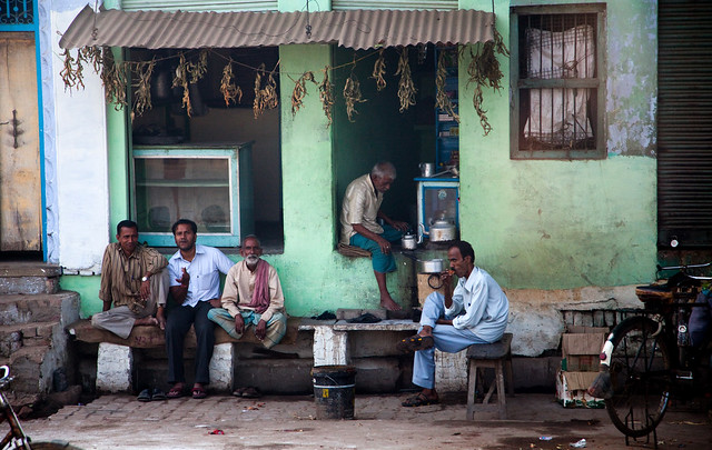 0072 The tea-wallah  and his friends --Varanasi , India