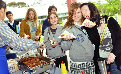 MKT Sausage Sizzle for Students 081010 12