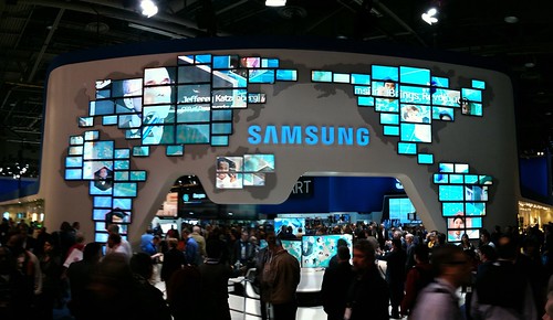 Entrance to the massive Samsung booth | Tested's video tour … | Flickr