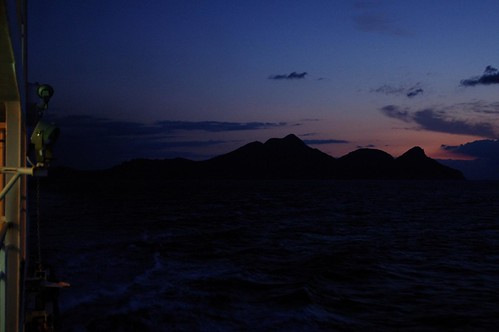 sea mountain japan ferry island volcano twilight kagoshima handheld tokara toshima da1645mm 口之島 トカラ列島 十島村 フェリーとしま