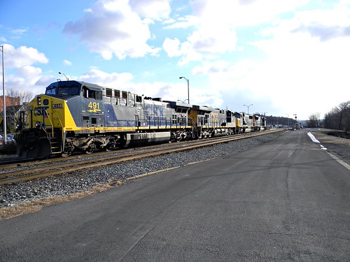 CSX 491 | Cut of locomotives pulls away from train. Shortly … | Flickr