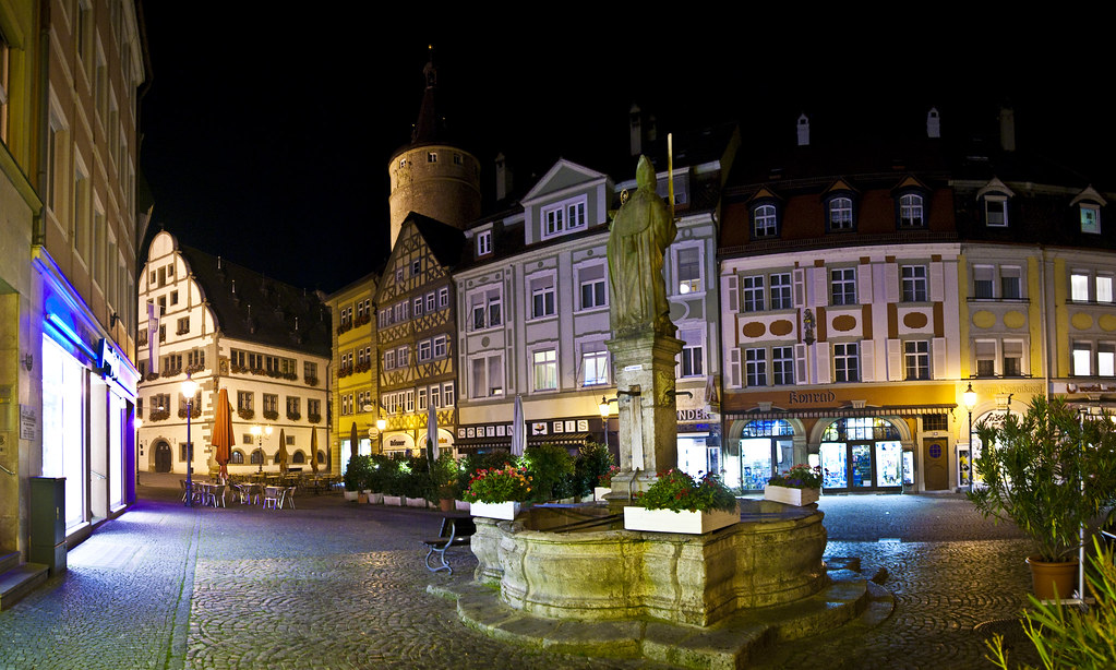 Rathaus y Kiliansbrunnen en la Markplatz, Kitzingen (D) - a photo on ...