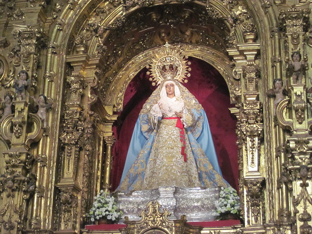 Virgen Nuestra señora de la Esperanza de Triana en la capilla de los marineros, barrio de Triana en Sevilla.