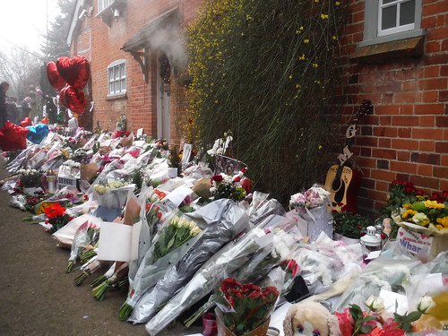 R.I.P. George Michael: Mill Cottage, Lock Approach, Goring-on-Thames SWC Walk 170 Pangbourne Circular via Goring-on-Thames