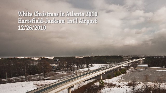 [Time-Lapse] Snowing in Atlanta at Hartsfield-Jackson International Airport on Christmas 2010