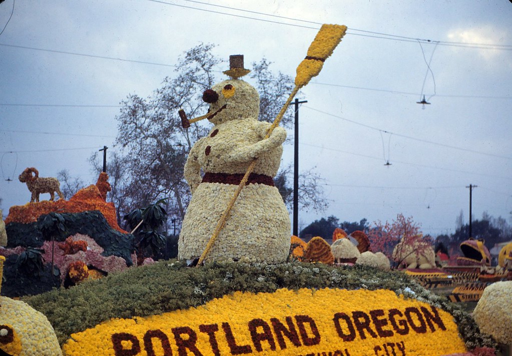 Oregon Rose Float #15 - Portland, Oregon Float - 1949 Tournament of Roses Pa… | Flickr