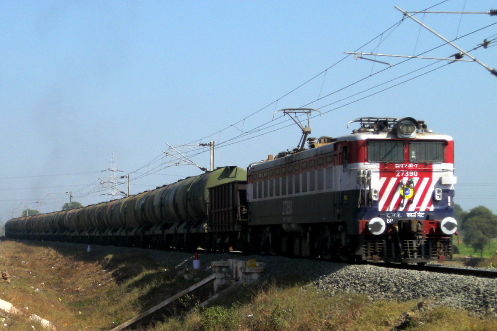 Btpn Rake Fresh looking Kazipet Tiger passes heading towards Bhopal with BTPN ...