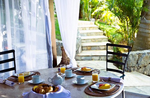 hotel PORTO BAY BUZIOS | breakfast in a private lounge | by PortoBay Trade