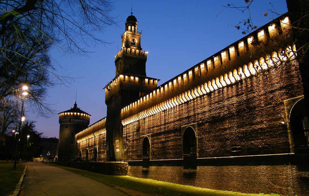 Castello Sforzesco di sera | Il castello di Milano | Flickr