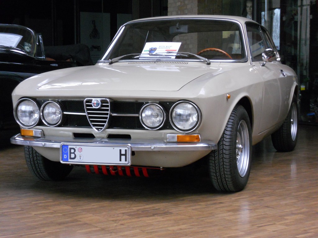 Alfa Romeo GT 1300 Junior - Bertone Coupé | Alfa Bertone GT … | Flickr