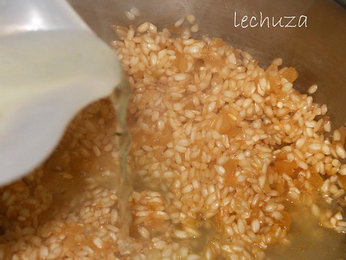 Risotto de mejillones-añadir caldo | by La curuxa cocinera