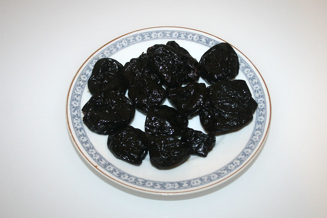 02 - Zutat Backpflaumen / Ingredient dried plums
