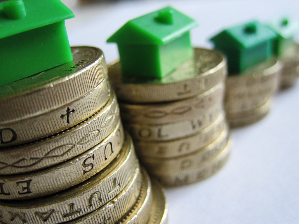 Houses and money | Monopoly house on £1 coins | Images Money | Flickr