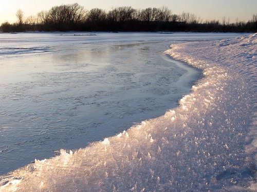 snow ontario ice water frozen cornwall shore shards brashice lakestlawrence
