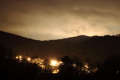 Burning Nightsky by Restless-Screams, Burning Sky.
Because of pullution or dust. Don't know but it looked amazing. Just wasn't able to tak