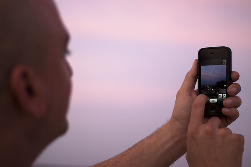 sunset apple clouds atardecer 50mm dof cellphone screen nubes celular f18 pantalla maracaibo iphone4