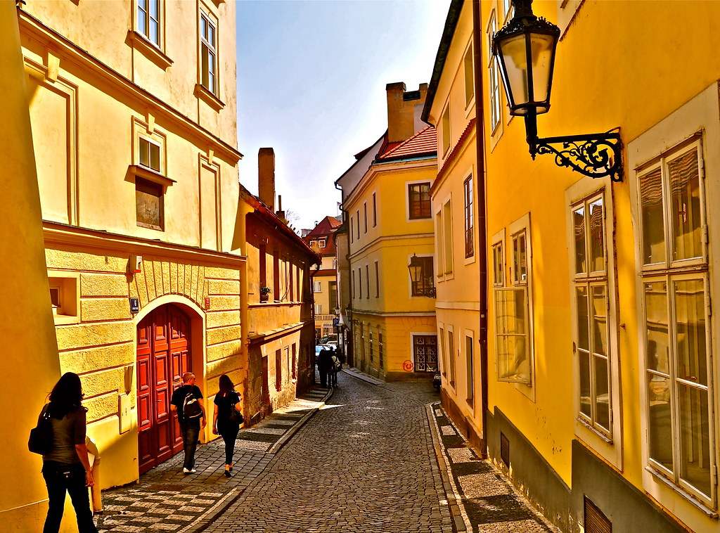 strada amarilla- Praga