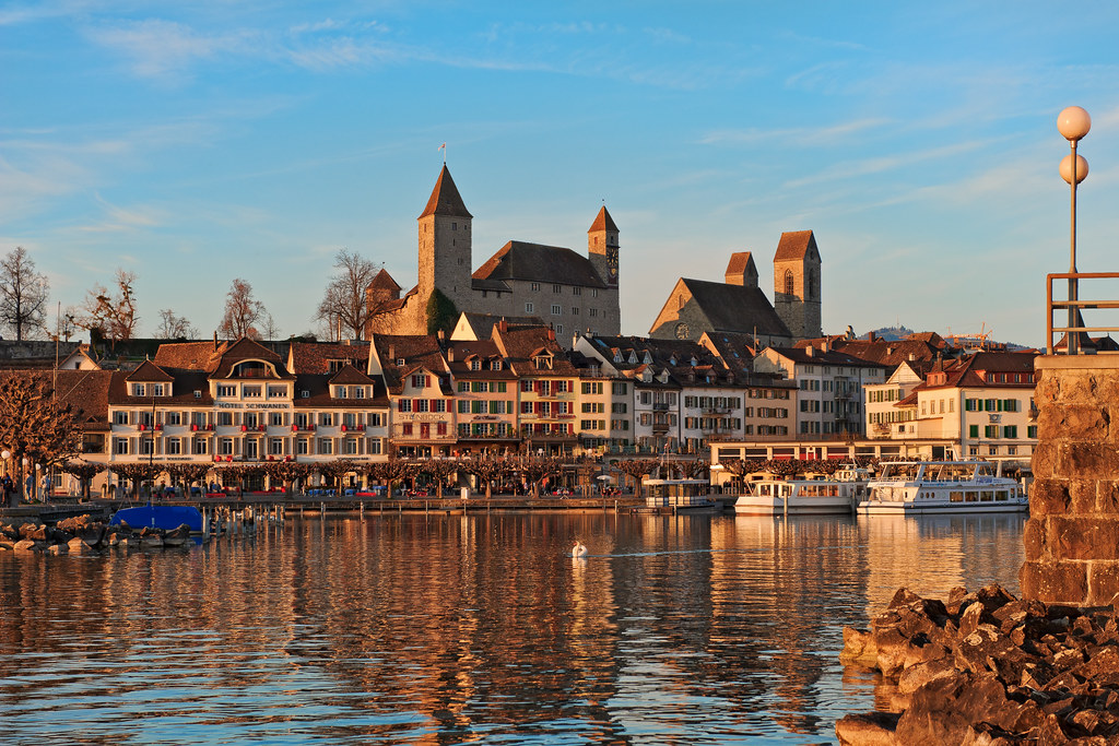 The castle of Rapperswil at sunset | Rapperswil is a very lo… | Flickr