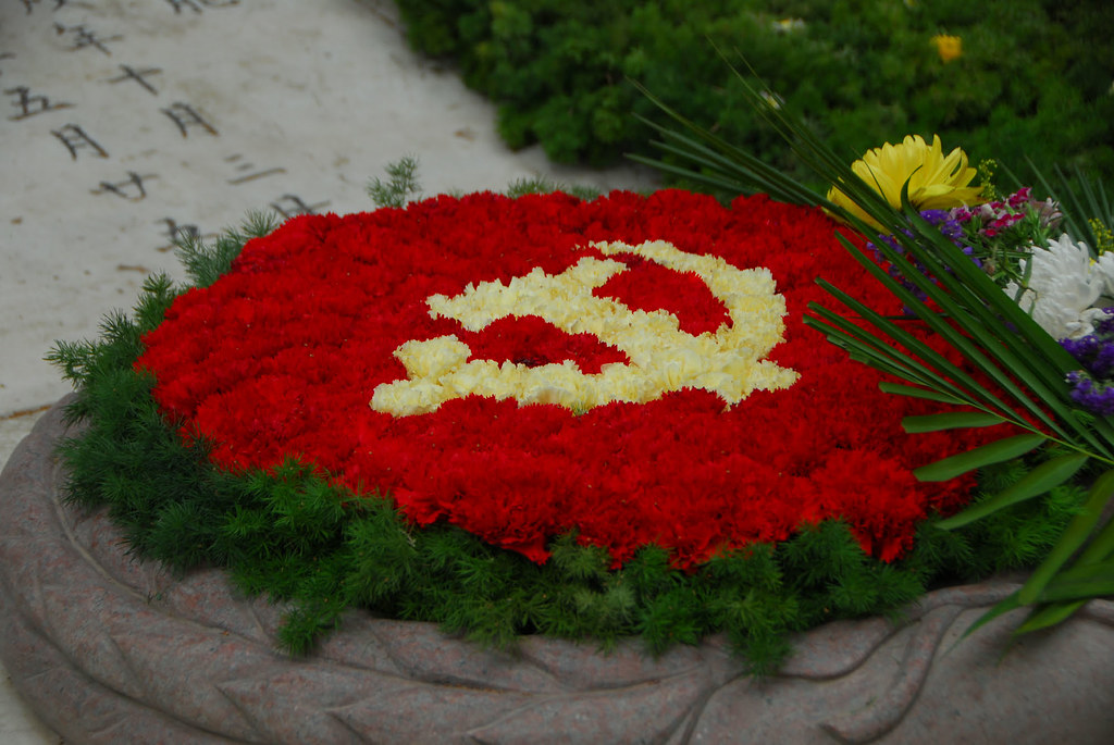 Chinese flower arrangement | Today is Qing Ming Jie (Tomb Sw… | Flickr