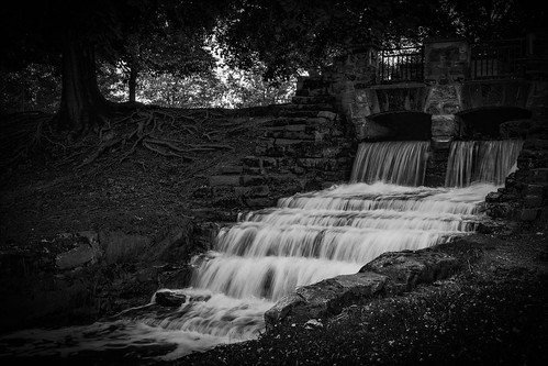 park ohio blackandwhite bw monument water monochrome us blackwhite unitedstates cascade canton monumentpark