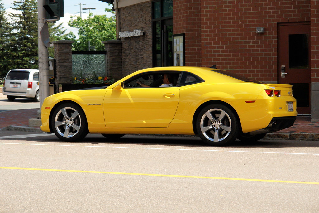  ¡Hermoso Chevrolet Camaro amarillo!
