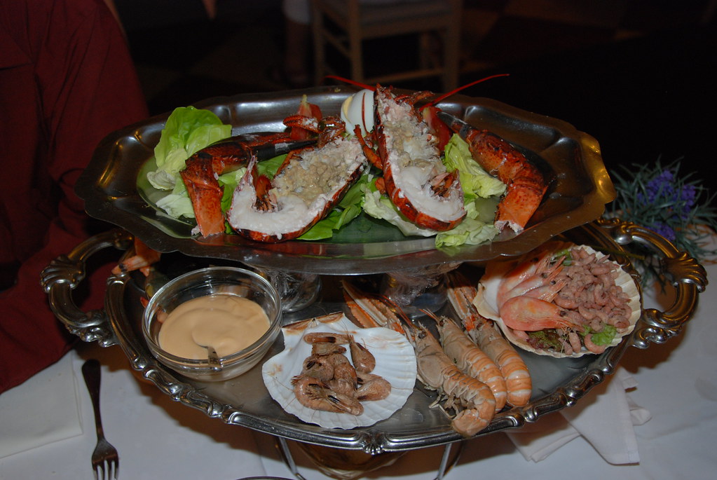 la-tour-de-fruits-de-mer-sur-l-tage-de-dessus-le-homard-flickr