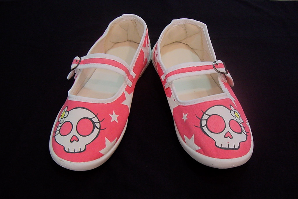 Sapatilha de caveira - frente | Skull shoes -front view | Flickr