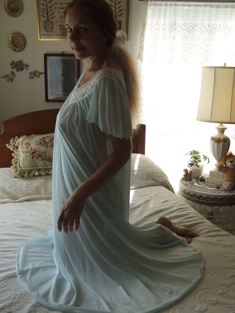 Miss Elaine Pale Blue Short Sleeved Nightgown 5.