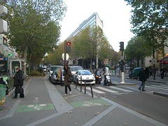 Велодорожка на просп. Жан Жорес / Bike path on Av. Jean Jaures