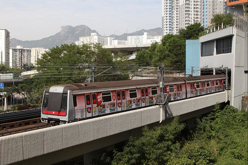 Tiu Keng Leng bound train emerges from the tunnel at Kowloon Bay
